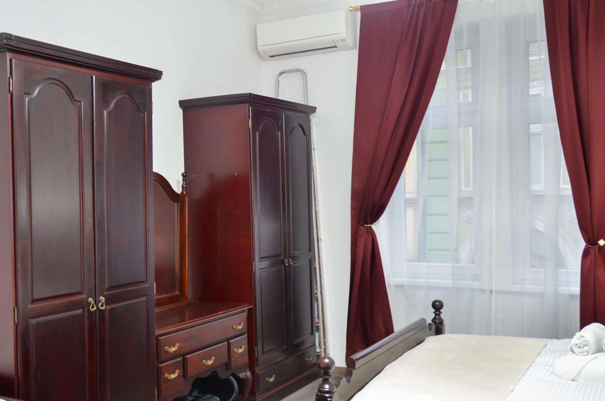 Main Street Retreat Apartment With Free Parking Szarajevó Kültér fotó