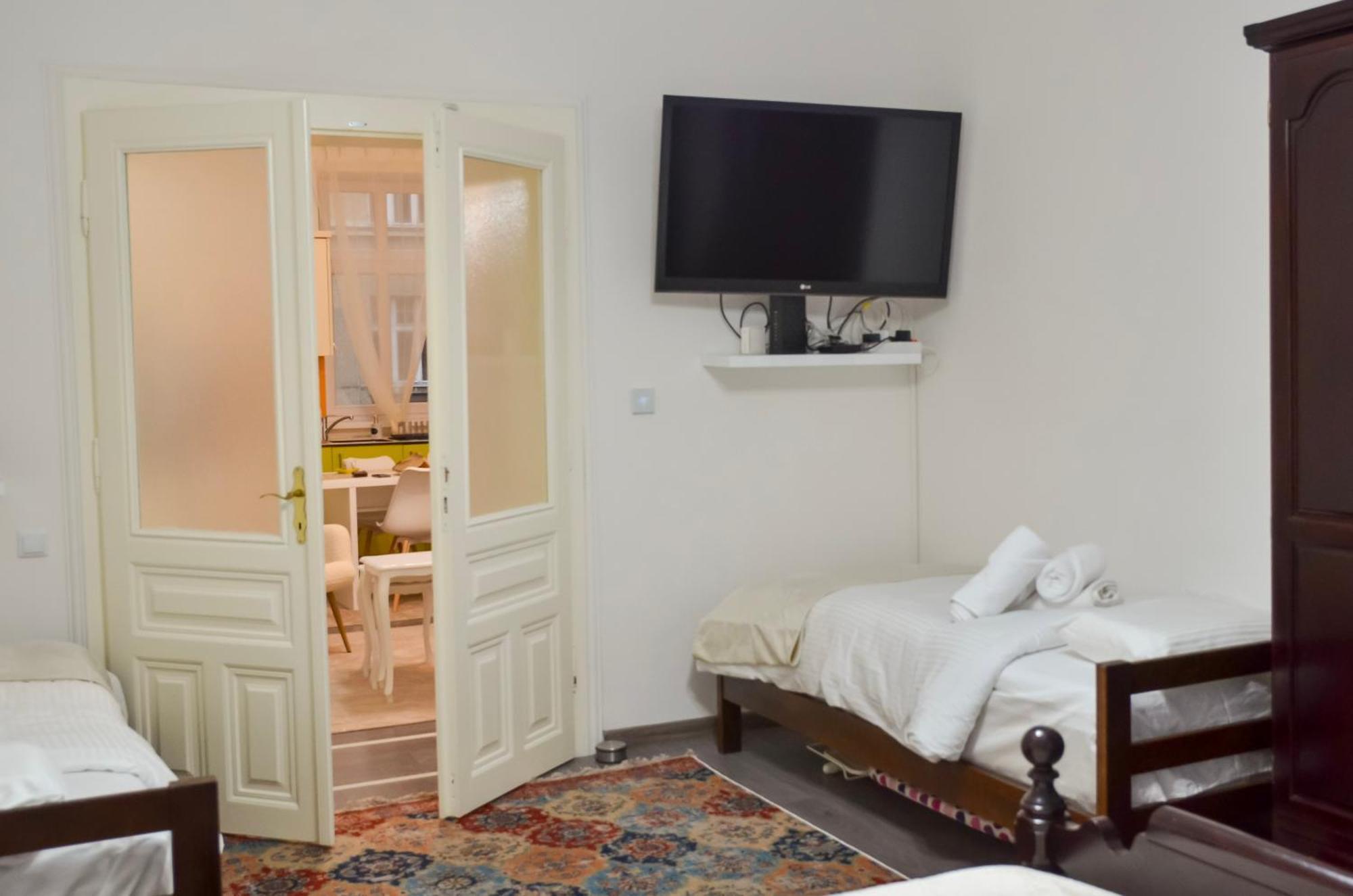 Main Street Retreat Apartment With Free Parking Szarajevó Kültér fotó