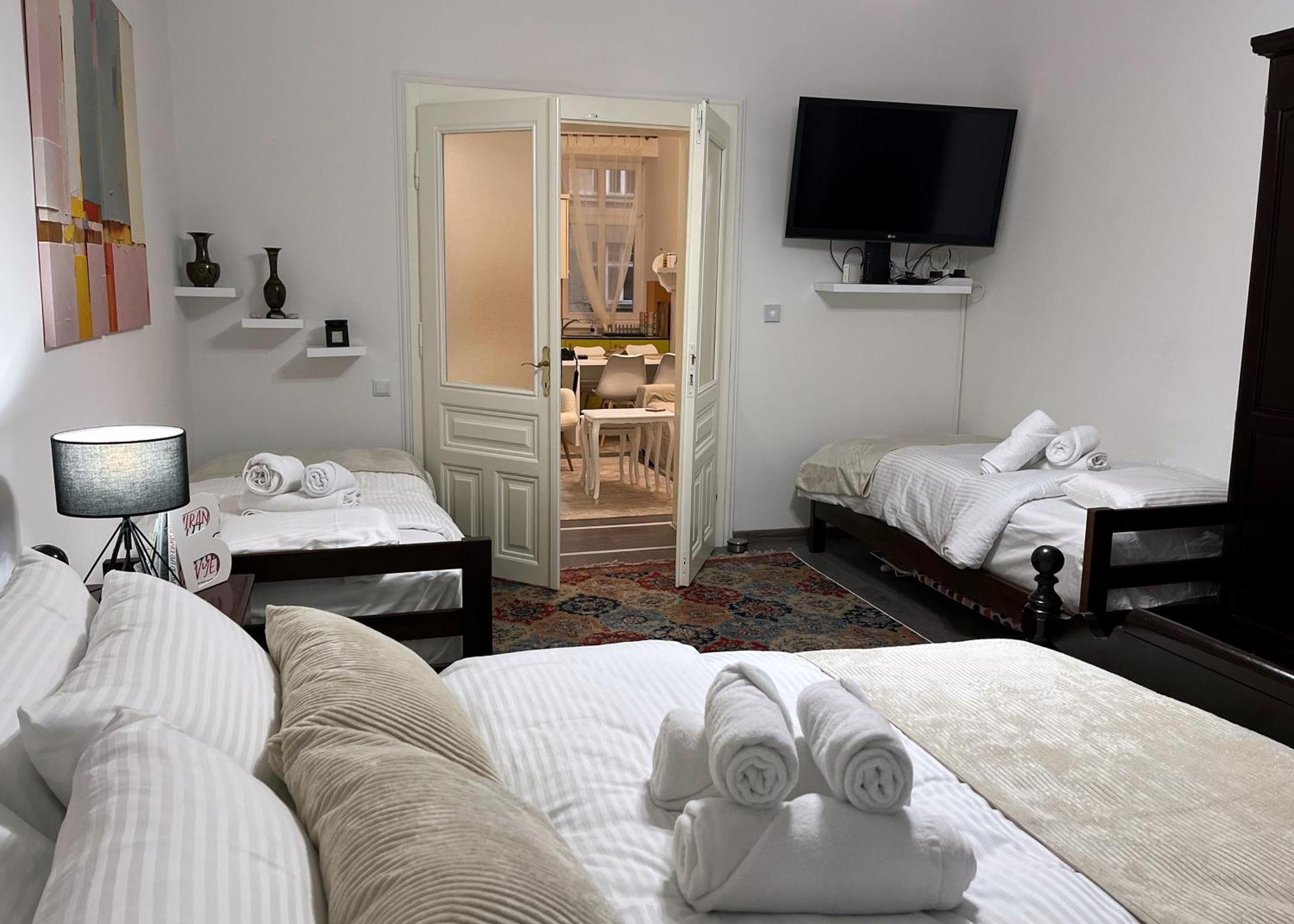Main Street Retreat Apartment With Free Parking Szarajevó Kültér fotó