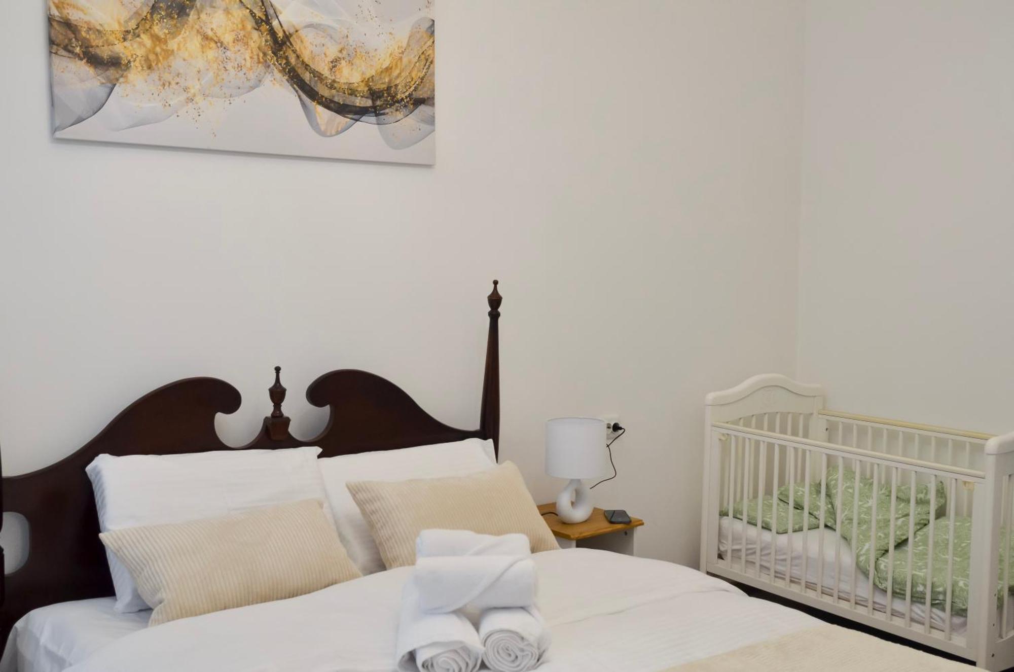 Main Street Retreat Apartment With Free Parking Szarajevó Kültér fotó